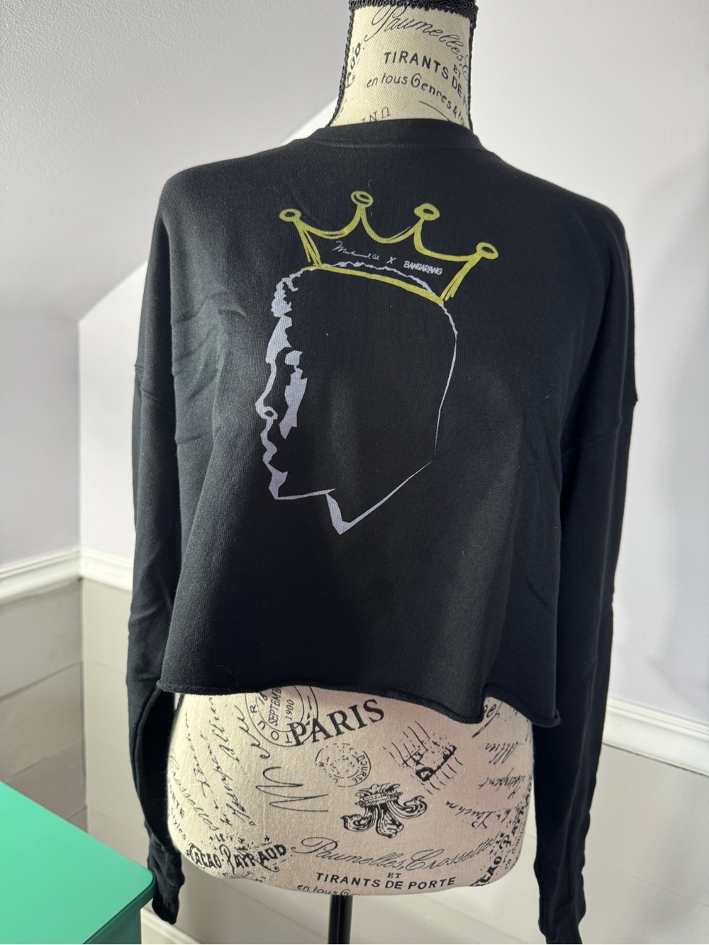 Superare- Women’s Muhammad Ali Black Graphic Cropped Crewneck Sweatshirt Size: M